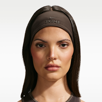 Nike SKIMSドライフィット ヘッドバンド NIKE公式】NikeSKIMS ウィメンズ Dri-FIT ヘッドバンド.オンライン